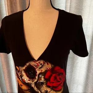 Infamous‎ Womens Size Medium Black Skull Tattoo Roses Short Sleeve Shirt V-neck thumbnail 7