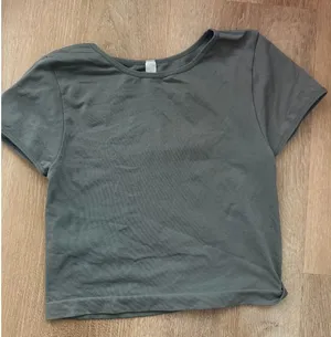 Gray Cropped Workout Tee Size Small thumbnail 1
