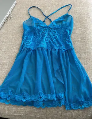 Victoria’s Secret chemise thumbnail 1