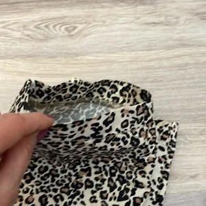 Urban Outfitters Leopard Print Elastic Waist Zip Front Straight Leg Pants XS thumbnail 7