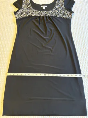 dressbarn 8 Black Scoop Neck White Floral Embroidered Mini Knee Length Dress LBD thumbnail 11