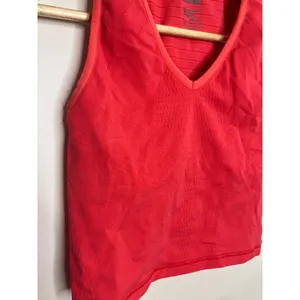 The North Face Tank Top Womens Medium Red Excellent FlashDry V-Neck Racerback thumbnail 2
