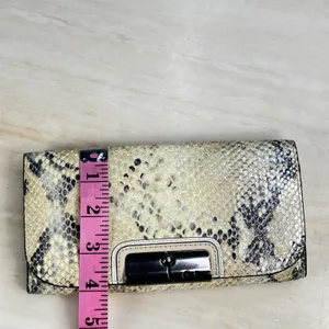 Coach Snakeskin Embossed Leather Long Wallet Turnlock Cream Grey Clutch thumbnail 11