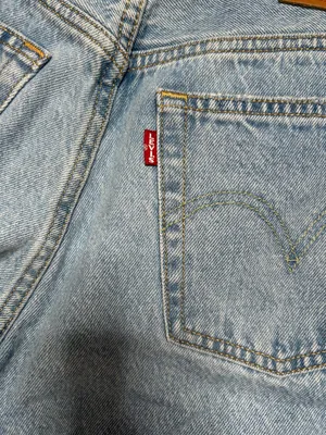 Levi’s Premium Light Wash Straight Leg Denim Jeans Women’s Size 25 thumbnail 4