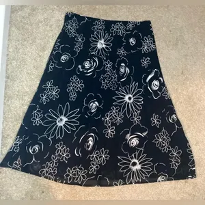 Vintage Y2K Floral Midi Skirt Size Medium Black thumbnail 2