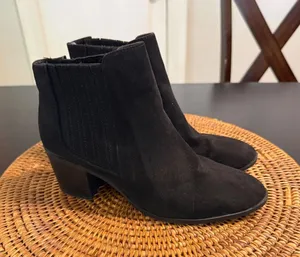 Lulus Womens Black Faux Suede Pointed Toe Block Heel‎ Ankle Boots Size 7 thumbnail 1