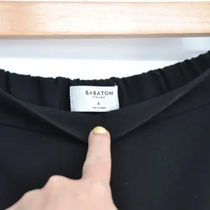 Aritzia Babaton Conan Cropped Trouser Pants Mid Rise Elastic Waist Black Size 6 thumbnail 4