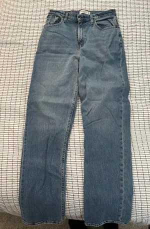 Abercrombie Curve Love 90s Straight Jeans thumbnail 1