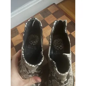 Vince Camuto Gigietta Ankle Booties Snakeskin Pointed Toe Block‎ Heel Grey sz 7 thumbnail 7