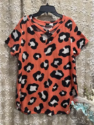 Hemish USA. Wrap V-neck and leopard print. Size L. thumbnail 1