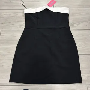 NWT Edikted Priyah Contrast Fold Over black and white Dress size medium ‎ Feels thumbnail 1