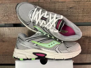 Saucony running shoe. Unisex style  thumbnail 3