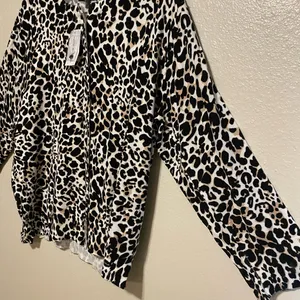 Cable & Gauge Leopard Print Button Front Top | Long Sleeve Knit Blouse XL thumbnail 3