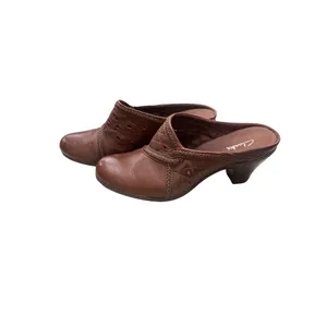 Clarks Women's Brown Leather Slip on Heels size 8.5 SKU 1316 thumbnail 2