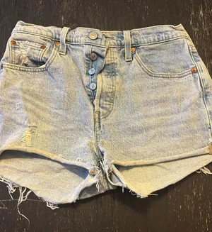 Levi’s Buttonfly Raw Hem Jean Shorts size 27 thumbnail 1