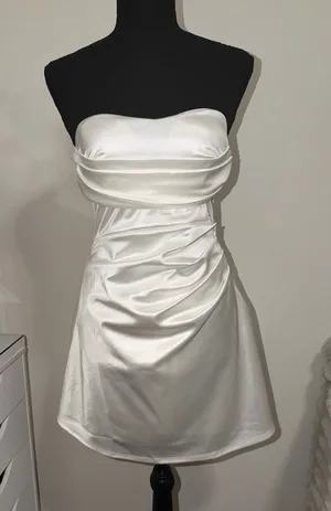 Brand New Windsor Strapless Satin Mini Dress in White Size Medium thumbnail 1