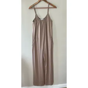 Socialite Sz XS Tan Jumpsuit Adjustable Straps Wide Leg Rompers with Pockets thumbnail 2