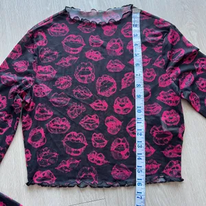 Shein Red Lips Mesh Crop Top Womens Small Long Sleeve Black thumbnail 5