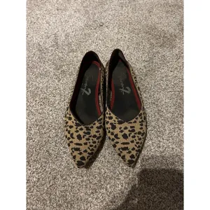 Seven7 Elsa Point Toe Flats Sock‎ Fabric Shoes Women's Sz 8 Animal Print thumbnail 2
