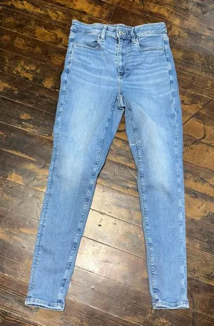 American Eagle super hi-rise distressed size 6 short jeans thumbnail 1