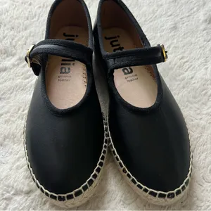 Black Shoes with Classic Mary Jane Design thumbnail 5