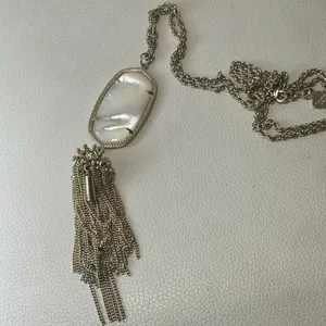 Kendra‎ Scott Rayne Necklace White Mother of Pearl Stone Gold Tassel Pendant thumbnail 5