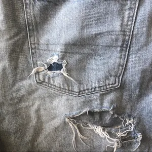 American Eagle 90’s Boyfriend Distressed Button Fly Jean Shorts Z30 thumbnail 4