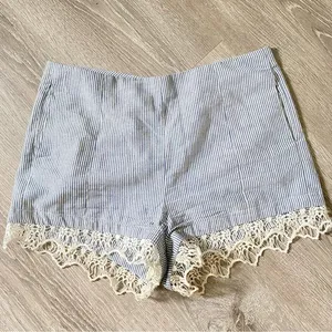 •Rag & Bone woman’s striped lace hem shorts• Size 2 thumbnail 1