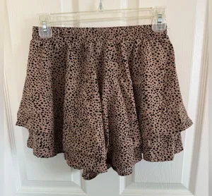 NWOT Nasty Gal Abstract Polka Dot Ruffle Tiered Shorts thumbnail 3