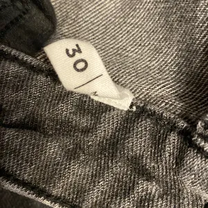 PACSUN Distressed Grey Mom Jeans Size 30 thumbnail 7