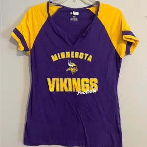 Minnesota Vikings Purple and Yellow T-Shirt- Large thumbnail 1