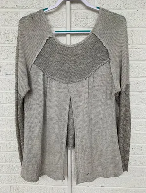 Boutique Open Back Sweater Size M thumbnail 2