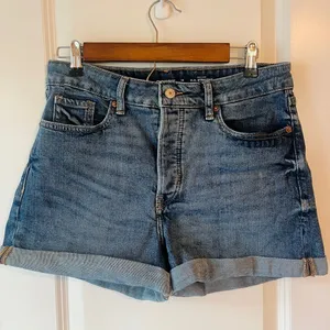 Old Navy Straight Cut Jean Shorts thumbnail 1