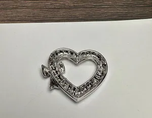 Rhinestone Heart Wreath With Bow Christmas Holiday Brooch Pin Silver Tone NWOT thumbnail 5