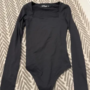 Abercrombie & Fitch Black Long Sleeve Square-Neck Bodysuit - XS thumbnail 1
