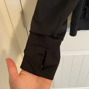 NWOT |‎ Kyodan women’s solid black zip active jacket — large thumbnail 3