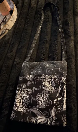 Handmade Gryffindor Crest Black Messenger Crossbody Bag thumbnail 1