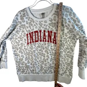 Gameday Couture Indiana Hoosiers Leopard Print Sweatshirt Gray‎ White Large NCAA thumbnail 6