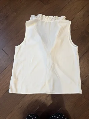 Cupshe White Ruffled V-Neck Sleeveless Top Medium - C66-005 thumbnail 5