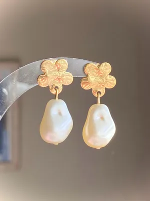 Handmade gold stainless flower acrylic baroque pearl dangle dangle earrings🌼 thumbnail 3