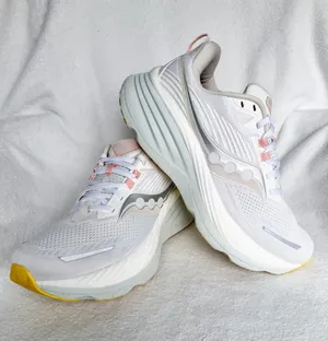 Saucony Hurricane 24 Womens 10 Shoes White Running Sneakers S10934-246 Road thumbnail 1