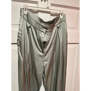 Abercrombie and Fitch Satin Tailored Wide Leg Pant Sage Size 33 Long thumbnail 3