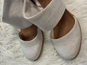 TOMS Cream Canvas Cross-Strap Block Heel Sandals size 9 BNWOT thumbnail 3
