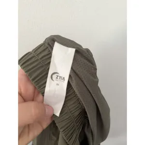 Zyia Active Olive Summer Shorts Sz XS Cuffed Casual Pockets Lined thumbnail 7