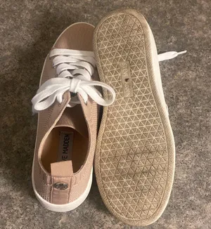 - Steve Madden Tan Sneakers with White Laces thumbnail 4