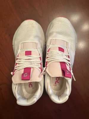 On Cloud Sneakers thumbnail 2