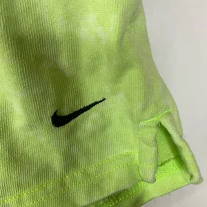 Nike Retro‎ Neon Green Shorts Size Large thumbnail 3