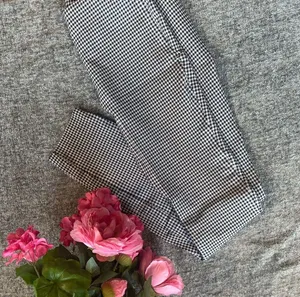 Michaels Men's Black and White Patterned Chinos Size 28 thumbnail 1
