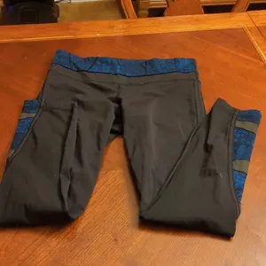 selling lululemon leggings, black and blue detail on the side, Size 6 thumbnail 2
