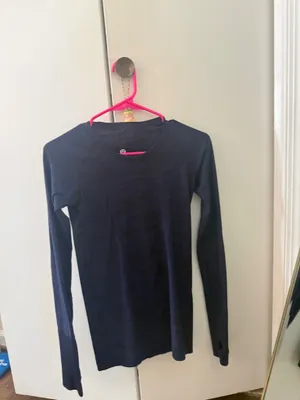 Lululemon top thumbnail 2